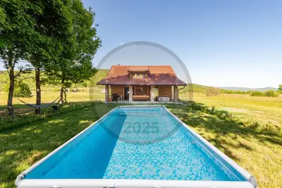 Image de Stunning home in Prvan Selo with sauna