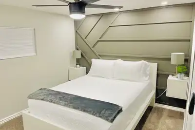 Image de A- Fire Pit! Modern & Cozy Duplex Near Fairgrounds!