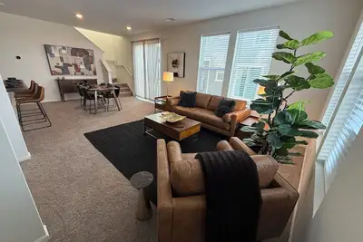 Image de Charming, fully furnished townhome near Denver with 3 Br and 2. 5 baths + loft.