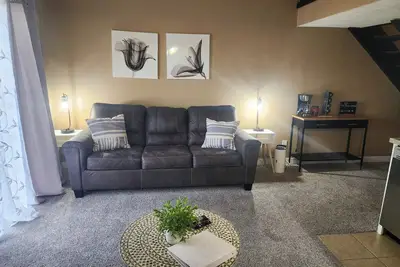 Image de 2br Cozy Condo ~ Centrally Located (Fc27-6)