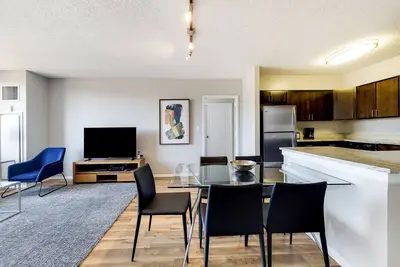 Image de Stylish 2 Bedroom, 40 Minutes by Train to/from Nyc
