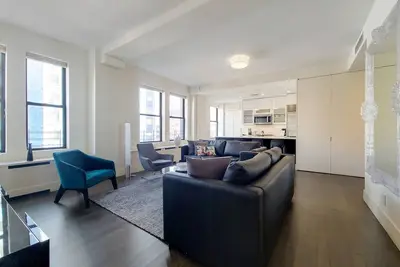 Image de Spacious Uws Two Bedroom in Pre-War Building