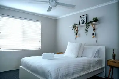 Image de New to Vrbo: Contemporary 2br apartment near Kingston