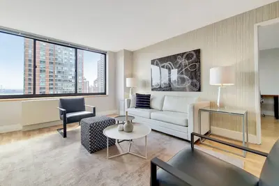 Image de Upper East Side Two-Bedroom with Luxury Amenities
