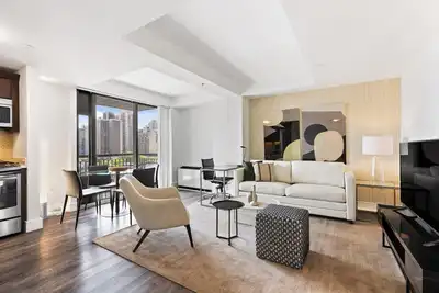 Image de Luxury Two Bed With Private Balcony on the Ues