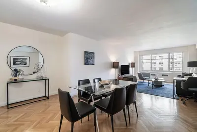 Image de Well Designed Two Bedroom in Murray Hill Building
