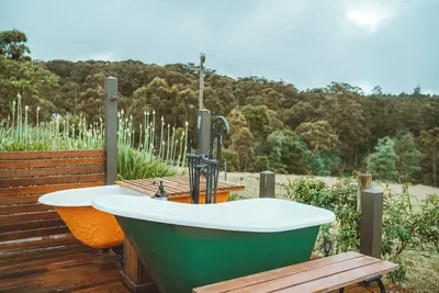 Image de Miner's Cabin - Mountain views, outdoor baths, 40 mins to snow
