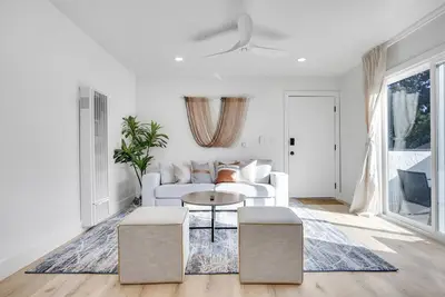 Image de Beachside Retreat, Close to Downtown Lb!