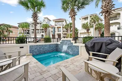 Image de Storybook - Pet Friendly Home Near the Beach with Private Pool