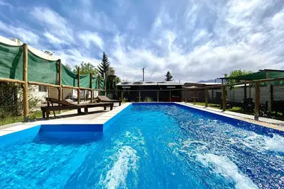 Image de House With Pool (with view to the mountain range)