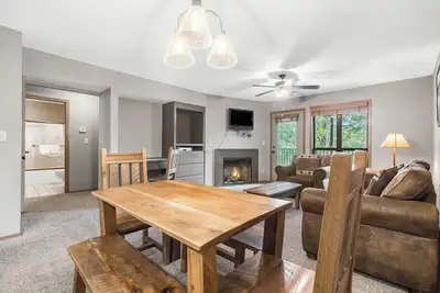 Image de 2bd Lake Condo with Resort Amenities and Ticket Deals!
