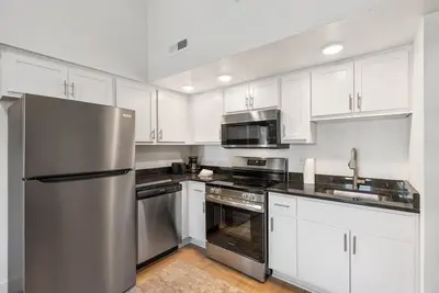 Image de Creekside Condo, Walking Distance to shops and Restaurants!