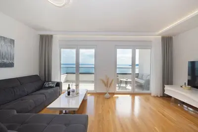 Image de Appartement de deux chambres avec le balcon et la vue sur le mer Makarska (A-23931-a)