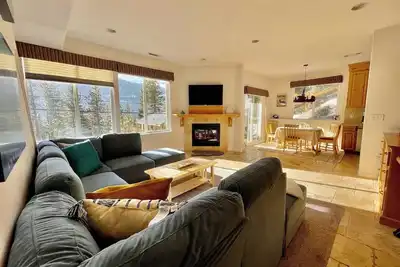 Image de Stunning Tahoe Home with Views of Donner Lake Walk to Lake Dog Ok