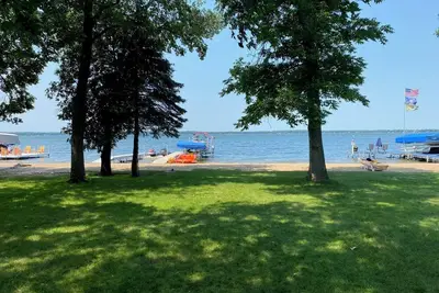 Image de Lake front Lake Melissa Cabin with huge sand beach!