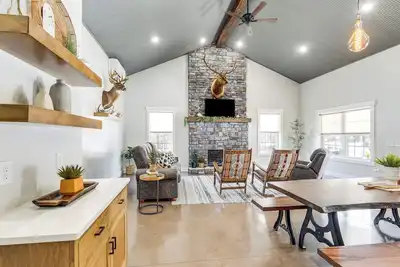 Image de Family Retreat w/ Fire Pit & Yard in Mineral City