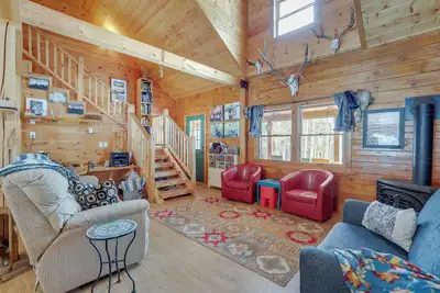 Image de 2 Mi to Skiing: Casper Cabin w\/ Mtn Views!