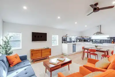 Image de < 1 Block to City Park: New-Build Apt in Denver!