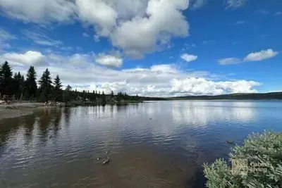 Image de Rustic cabin on Lake Sjusjøen with a lovely view