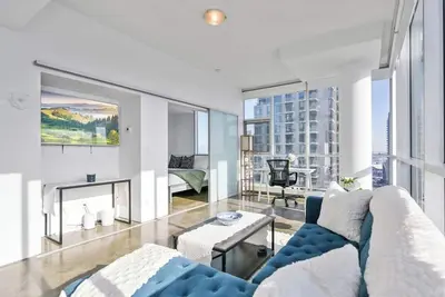 Image de King Bed | Dt Views | Ug Park | Walk to Saddledome