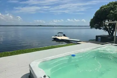 Image de Lakeside Paradise - Absolute Waterfront Entire home in Toukley, Australia