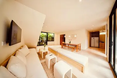 Studio w Co-Working, Pool and Rooftop in Pererenan