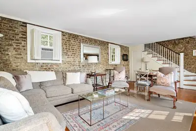 Image de Historic Chs! | The Carriage House at 68 Broad