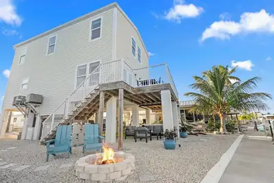 Image de Mermaid Manor ~ Waterfront Haven w/ Hot Tub & Dock