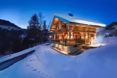 Image de Chalet 4**** pour 10, spa, proche pistes La Clusaz