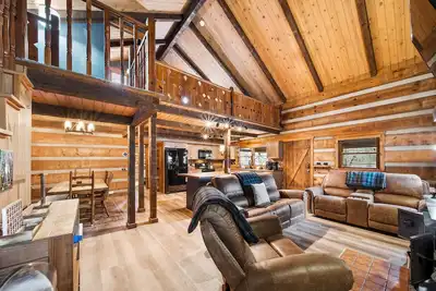 Image de Traditional Cabin with Modern Conveniences