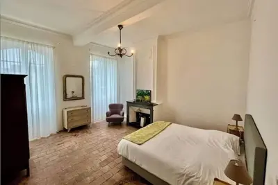Image de Elegant 18th-Century Townhouse with Pool & Gardens