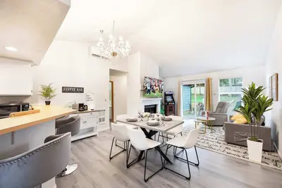 Image de Serene 2br/2ba Single-Floor Home w/ 3 Ac Near Mall