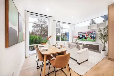 Image de 2024 Ballard Retreat w\/Dual Monitors & Skyline Views