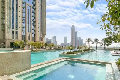Image de Stylish 2br Dubai Apartment with Balcony and Canal Views