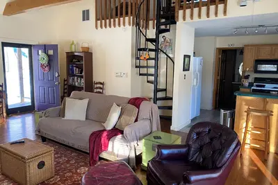 Image de Charming 2-bedroom cottage with WiFi, Ac in wonderful New Pekin