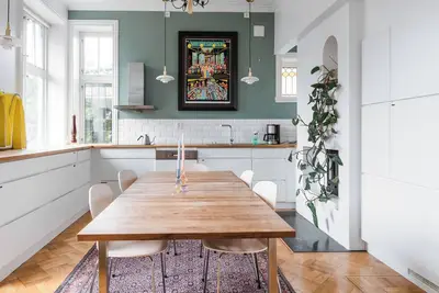 Image de Spacious, beautiful apartment with garden and parking- close to city center