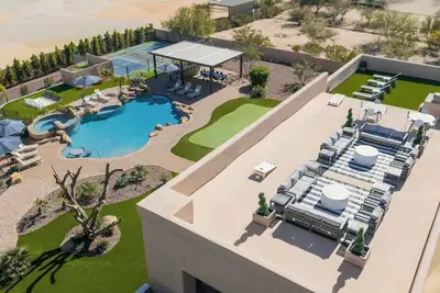 Image de Scottsdale Rose Sleeps 40 Pool Pickleball Rooftop