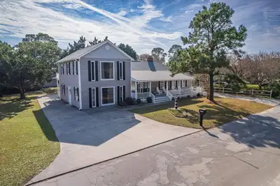 Image de Lighthouse Landing-Minutes from the beach & downtown!