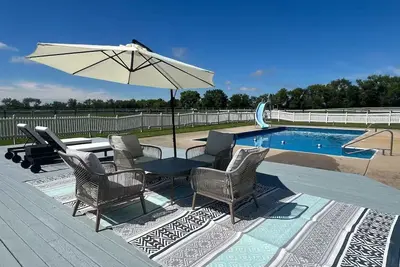 Image de Farmhouse with Heated Pool on almost 160 Acres!