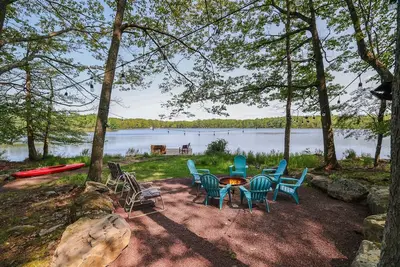Image de 2 Homes • Sleeps 16 • Lakefront Dock • Game Rooms • Family & Dog Friendly