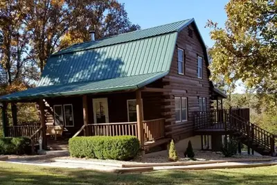 Image de Authentic Log Cabin in the Southern Ozark Mountains with hot tub