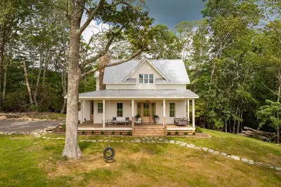 Image de New Secluded Luxury, Spotlessly Clean, Hot Tub