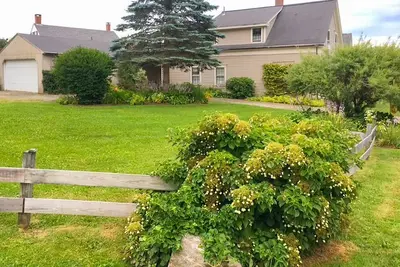 Image de Delightful Seaside Retreat with Ocean Views, Wifi, and Private Washer & Dryer