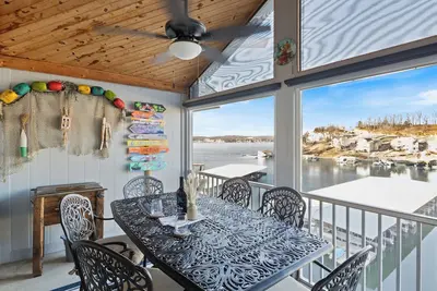 Image de Lil' Nauti Boathouse w/boat slip - Relax & Enjoy a lake view or sit by the pool!