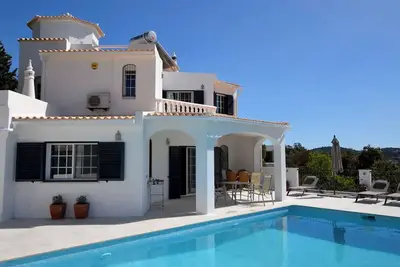 Image de Luxury 8-person Villa with pool and sea view