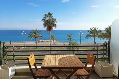 Image de Charmant T1 avec terrasse et vue sur mer