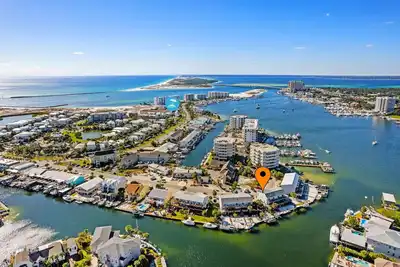 Image de Waterfront, Bikes, Sup, Beach, Boat Dock, Hot Tub