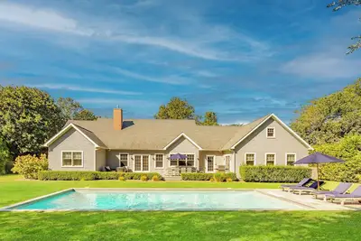 Image de Modern East Hampton home, Heated Pool, Close to Beaches, Perfect for Families