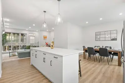 Image de 3-Story, 2-Car Garage, Ac, King Bed, Near Banff