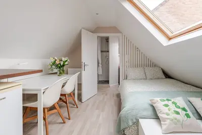 Image de Sous un toit perché, petit studio cocooning avec Spa privatif